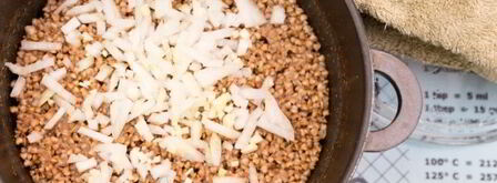 гречневая каша с белыми грибами и яйцами. Шаг 10