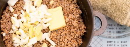 гречневая каша с белыми грибами и яйцами. Шаг 11