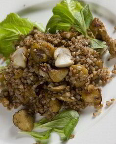 Гречневая каша с грибами и луком