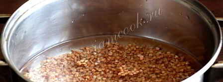 гречневая каша с луком и помидорами. Шаг 3