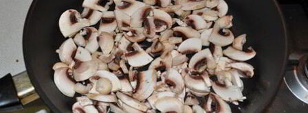 каша гречневая с тушенкой и грибами вкусняшка. Шаг 2