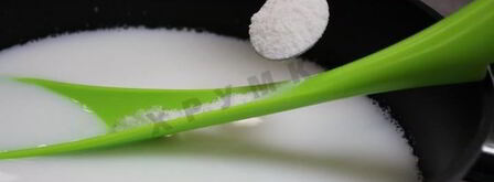 гурьевская каша с арахисом, бананами, киви и сухофруктами. Шаг 3