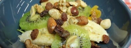 гурьевская каша с арахисом, бананами, киви и сухофруктами. Шаг 5