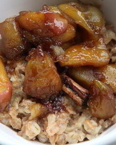 Каша с пряными яблоками