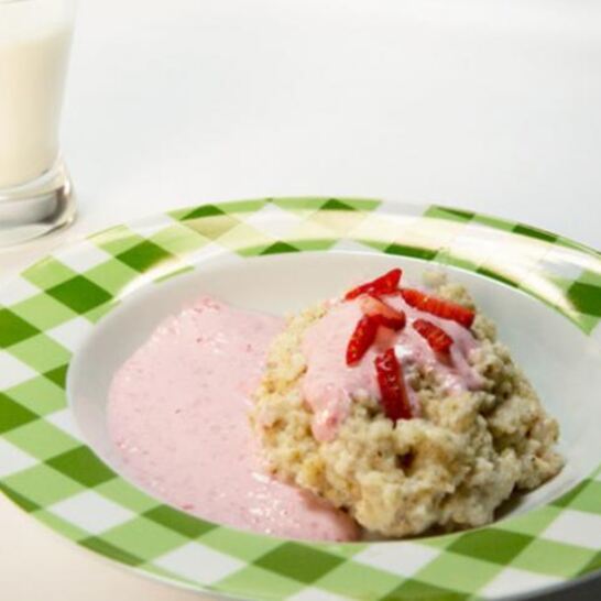 Рецепт ячменная каша с сыром фета и клубничным кремом