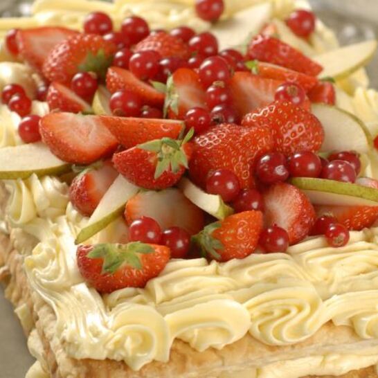 Рецепт фруктово-ягодный наполеон в мятном сиропе