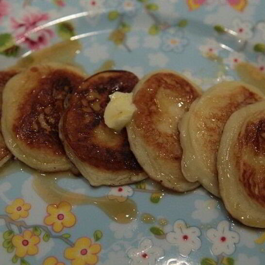 Рецепт кефирные оладушки с кленовым сиропом