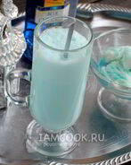Коктейль с мороженым и Блю кюрасао
