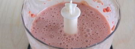 клубнично-банановый смузи с ряженкой. Шаг 5