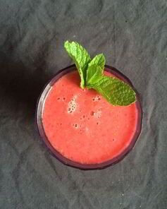 Малиново-ананасовый смузи