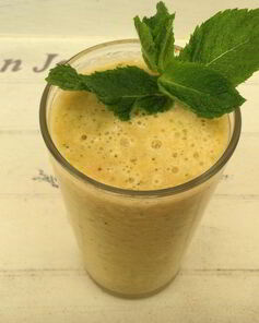 Смузи из ананаса с ревенем