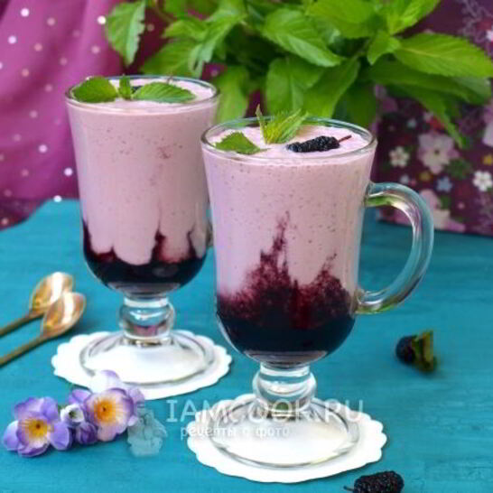 Рецепт творожный коктейль на ряженке с шелковицей