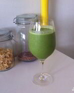 Зеленый коктейль с финиками