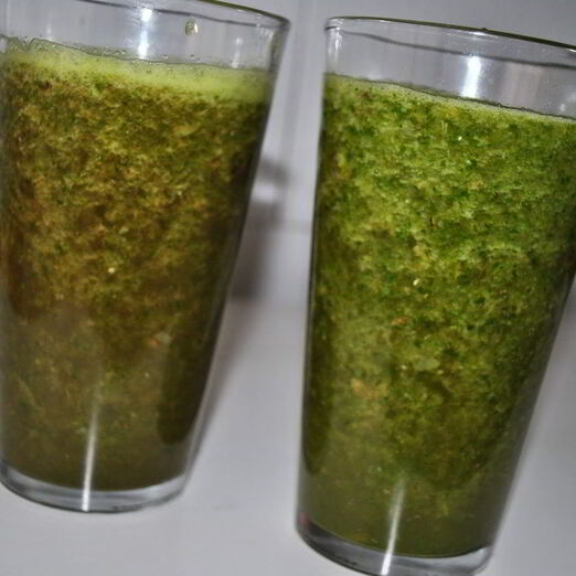 Зеленый коктейль со свеклой