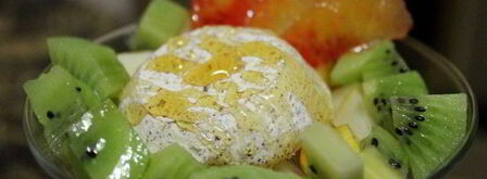 фруктовый салат с мороженым и медом. Шаг 4