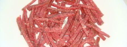 классический восточный салат с колбасой. Шаг 4