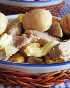 Мясной салат с омлетом