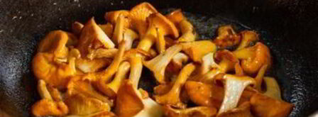 салат из копченой горбуши с лисичками и восковой фасолью. Шаг 9