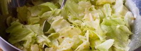 салат из копченой горбуши с лисичками и восковой фасолью. Шаг 18