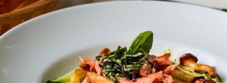 салат из копченой горбуши с лисичками и восковой фасолью. Шаг 20