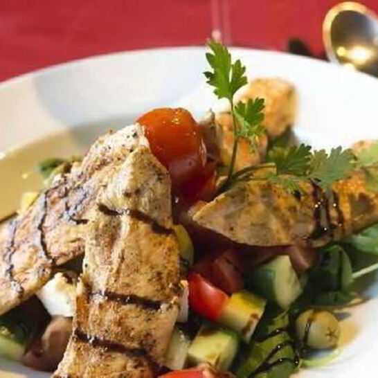 Рецепт салат из копченой грудки индейки с шоколадным соусом