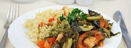 салат из морской капусты, помидор, оливок и маслин. Шаг 9