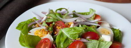 салат из моцареллы, томатов и перепелиных яиц. Шаг 6