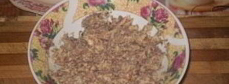 салат мимоза с сайрой. Шаг 4