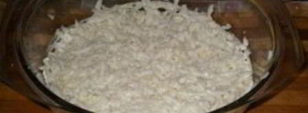 салат мимоза с сайрой. Шаг 5