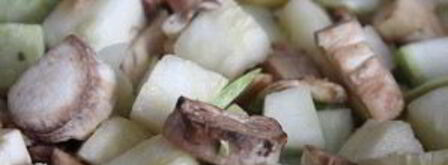 салат грибы под шубой. Шаг 2