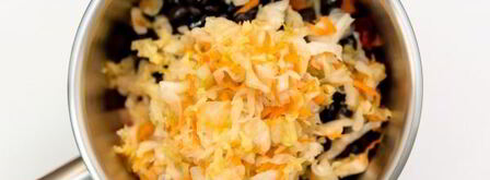 салат с черной фасолью и квашеной капустой. Шаг 8