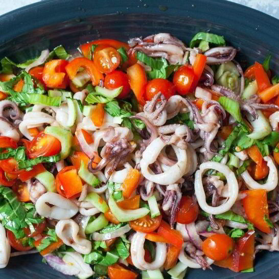 Рецепт салат с кальмарами и овощами