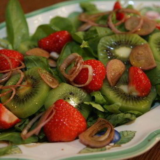 Рецепт салат с клубникой, шпинатом и киви и запеченный грейпфрут