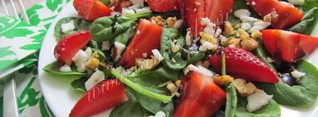 салат с клубникой, шпинатом и козьим сыром. Шаг 7