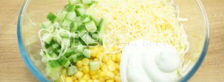 салат с крабовыми палочками и капустой. Шаг 4