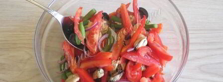 салат с мидиями и помидорами. Шаг 10