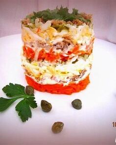 Салат с тунцом и сельдереем