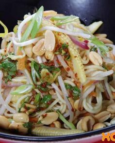 Салат с яичной лапшой