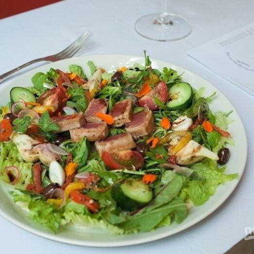 Салат со свежим тунцом