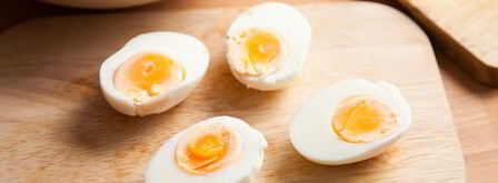 свежий салат с курицей и бальзамическим соусом. Шаг 9