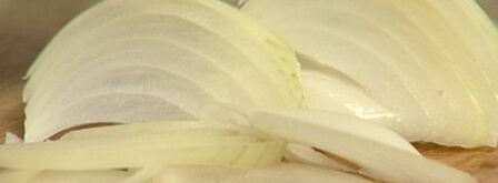 теплый салат с копченой рыбой. Шаг 3