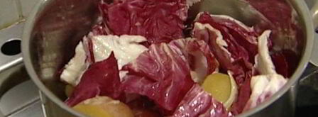 теплый салат с копченой рыбой. Шаг 6