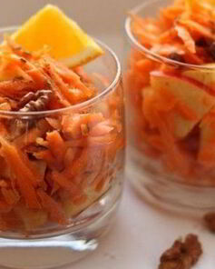 Витаминный морковный салат с изюмом