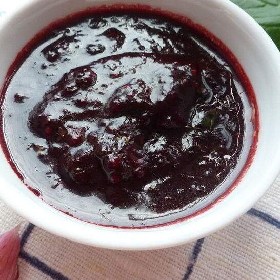 Рецепт соус к мясу из жимолости