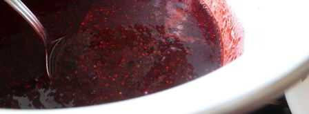 соус к мясу из жимолости. Шаг 3