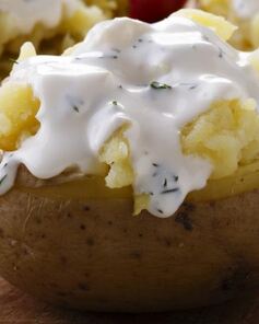 Соус к отварному картофелю со сметаной и чесноком