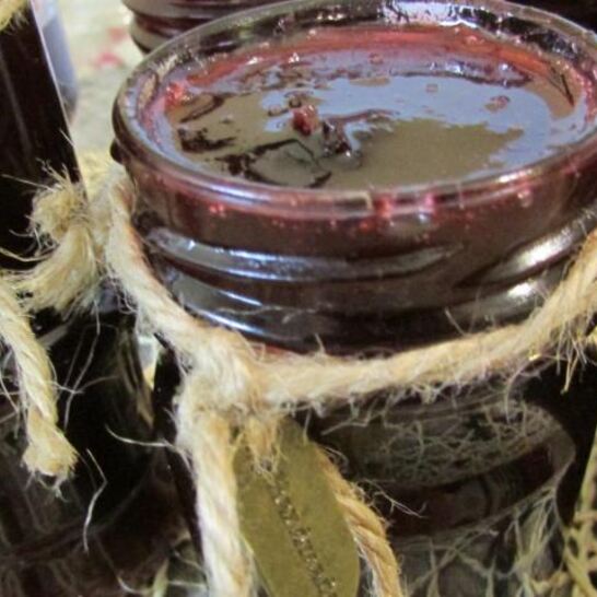 Рецепт соус-конфитюр из слив и можжевельника