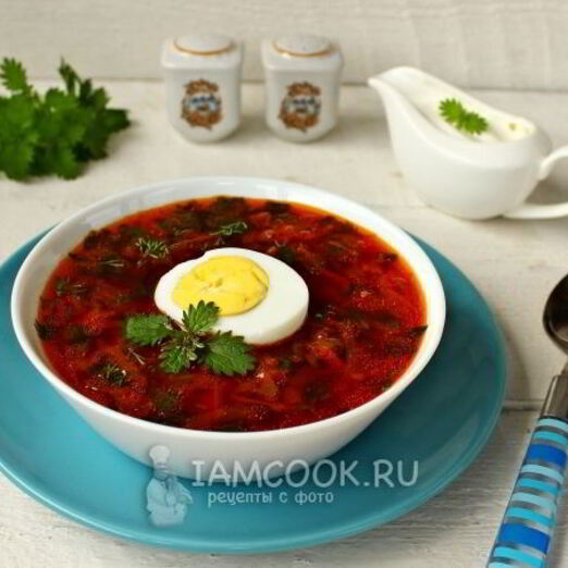 Борщ со свеклой, крапивой и яйцом