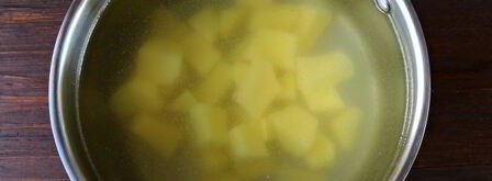 борщ со свеклой, крапивой и яйцом. Шаг 9