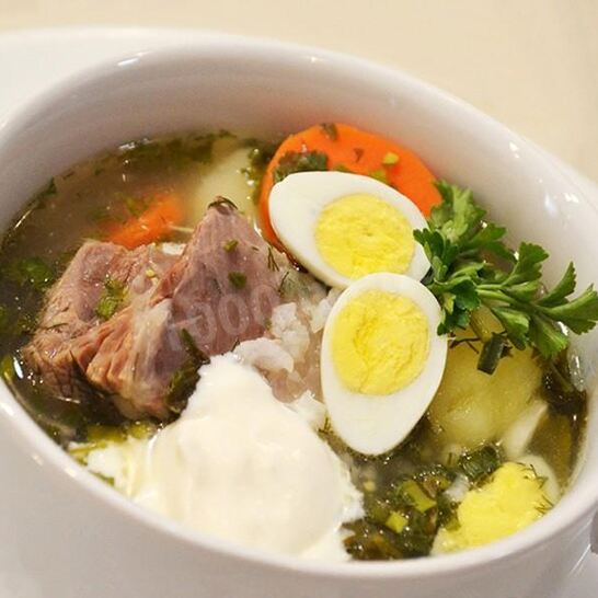 Рецепт зеленый борщ с щавелем и перепелиными яйцами